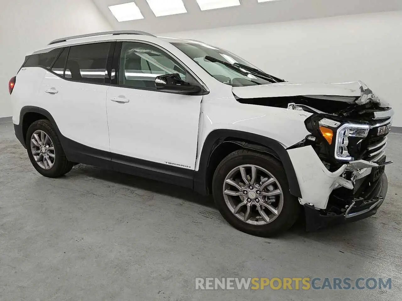 4 fotografías del automóvil dañado 3GKALVEG5RL326685 GMC TERRAIN 2024