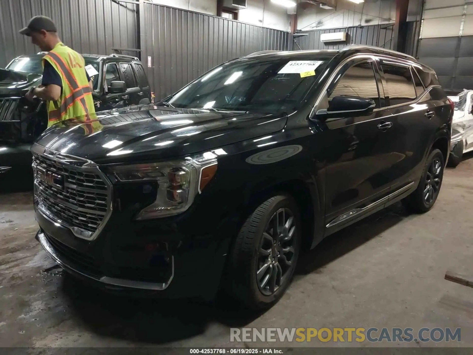 2 fotografías del automóvil dañado 3GKALXEG2RL296444 GMC TERRAIN 2024