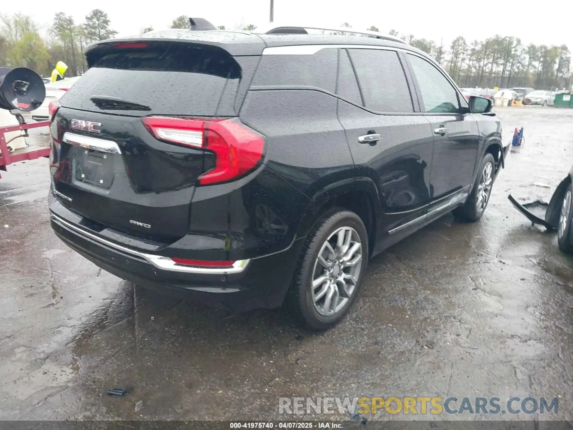 4 fotografías del automóvil dañado 3GKALXEG4RL117353 GMC TERRAIN 2024