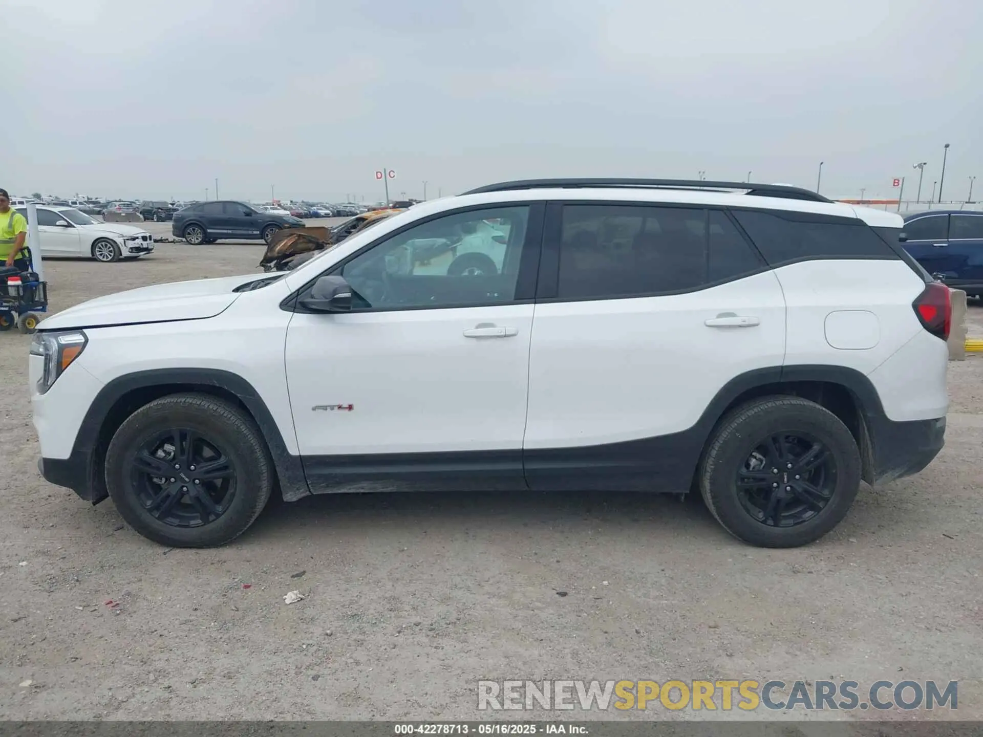 14 fotografías del automóvil dañado 3GKALYEG6RL311758 GMC TERRAIN 2024