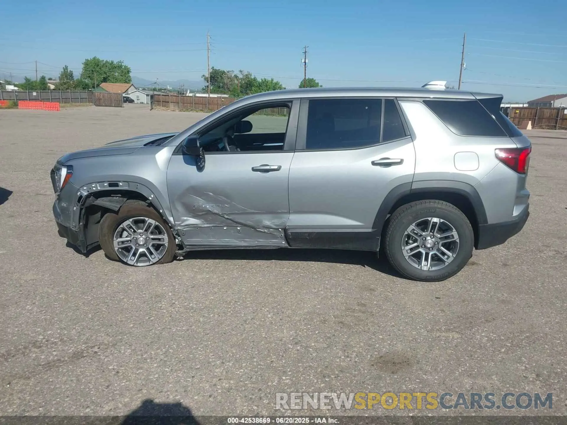 14 fotografías del automóvil dañado 3GKALUEG3SL310422 GMC TERRAIN 2025