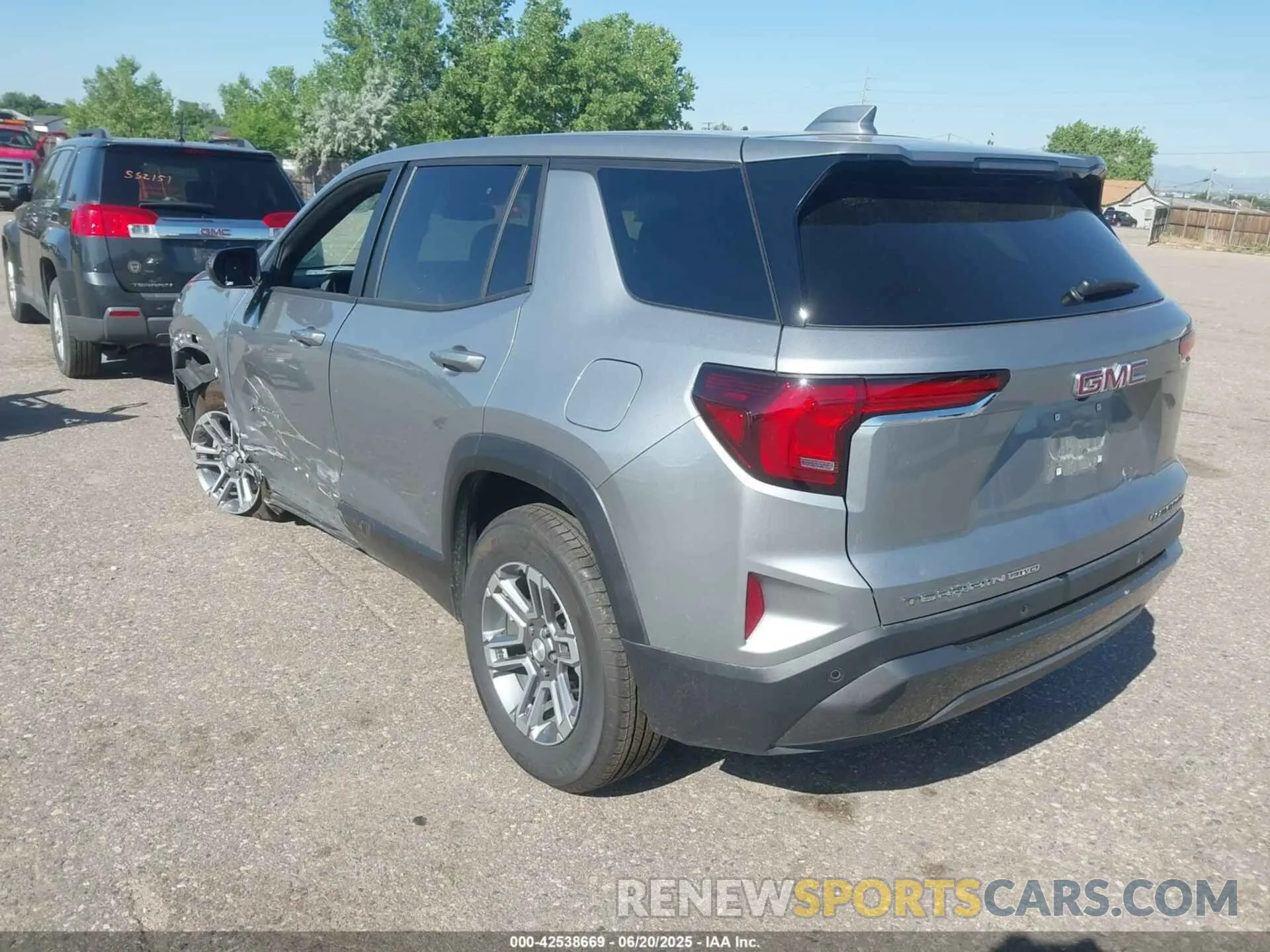 3 fotografías del automóvil dañado 3GKALUEG3SL310422 GMC TERRAIN 2025