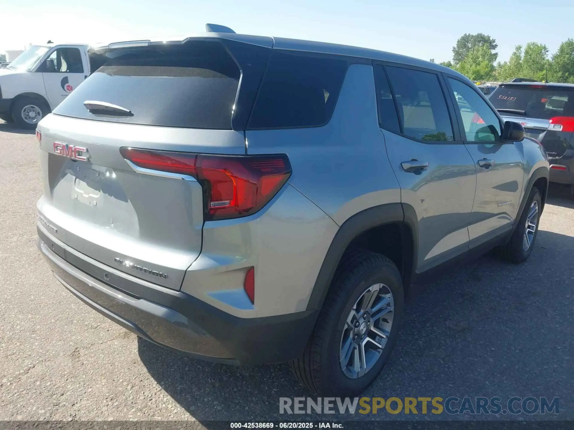 4 fotografías del automóvil dañado 3GKALUEG3SL310422 GMC TERRAIN 2025