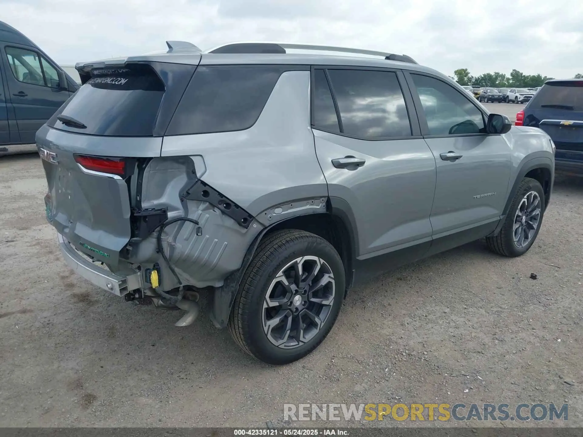 4 fotografías del automóvil dañado 3GKALUEG6SL215921 GMC TERRAIN 2025