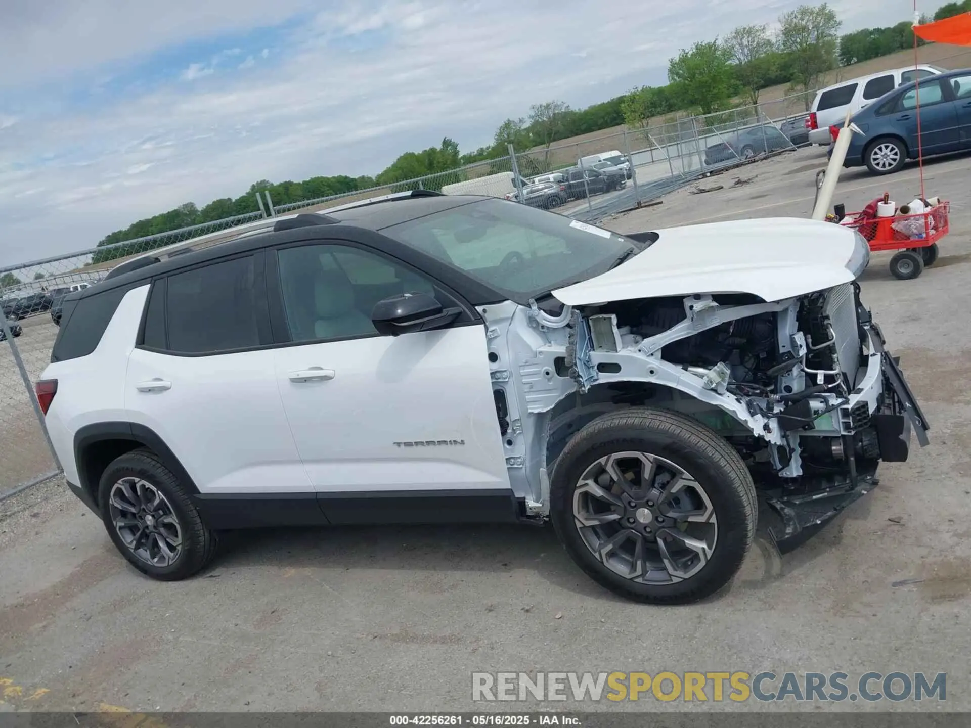 14 fotografías del automóvil dañado 3GKALUEG8SL300808 GMC TERRAIN 2025