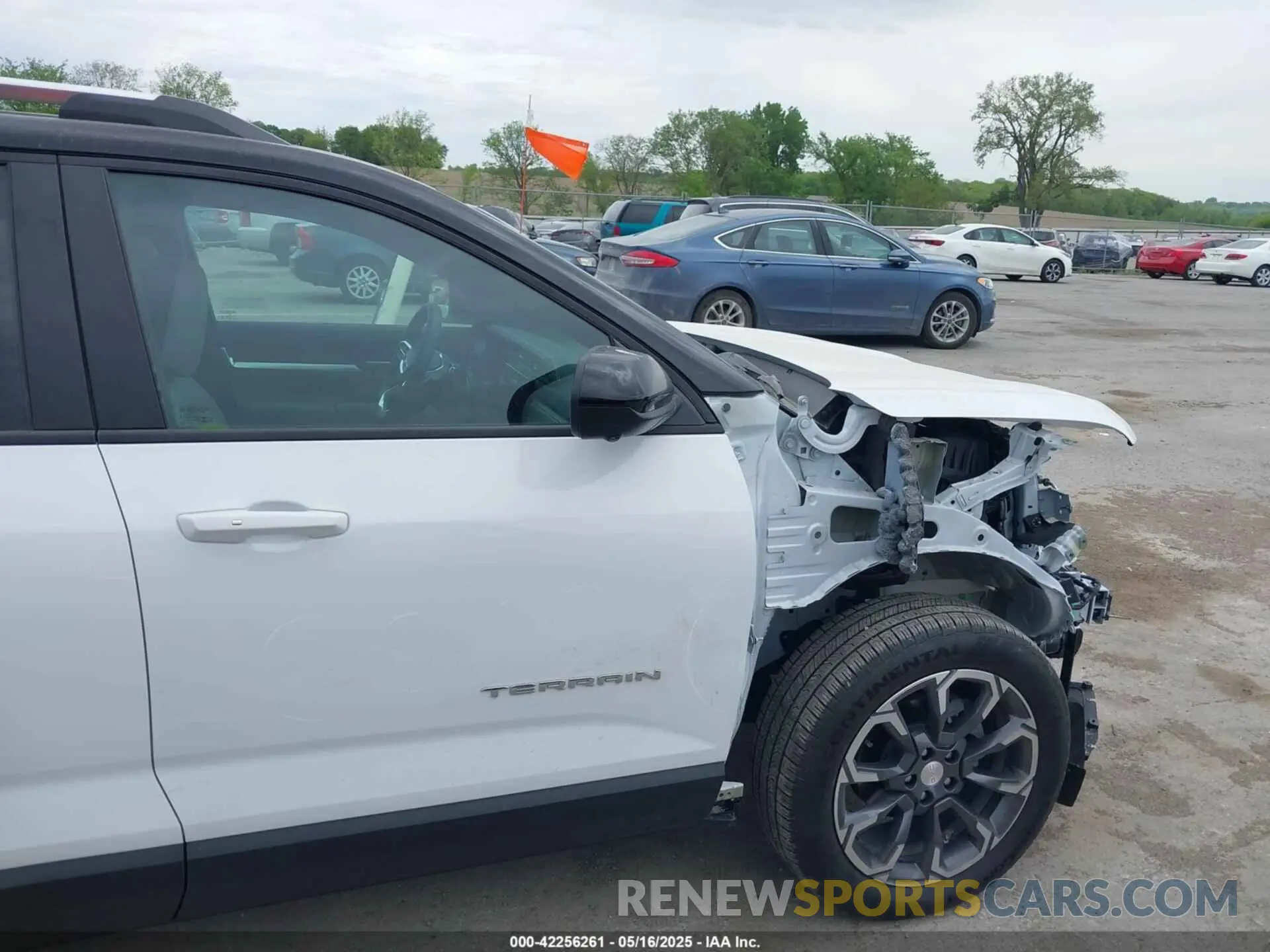 18 fotografías del automóvil dañado 3GKALUEG8SL300808 GMC TERRAIN 2025