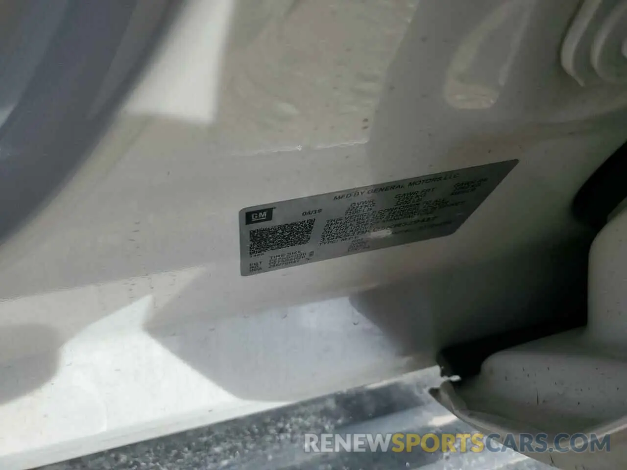 15 fotografías del automóvil dañado 1GKS1BKC5KR329417 GMC YUKON 2019