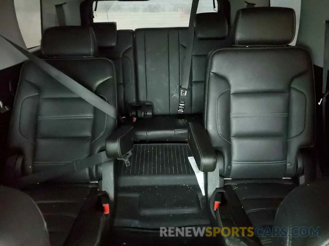 10 fotografías del automóvil dañado 1GKS1CKJ3KR341649 GMC YUKON 2019