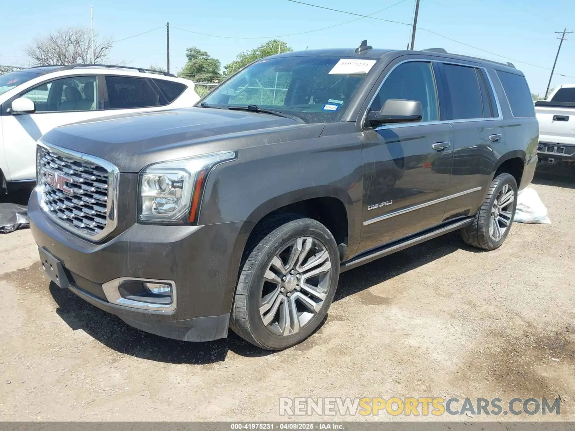 2 fotografías del automóvil dañado 1GKS1CKJ3KR387241 GMC YUKON 2019