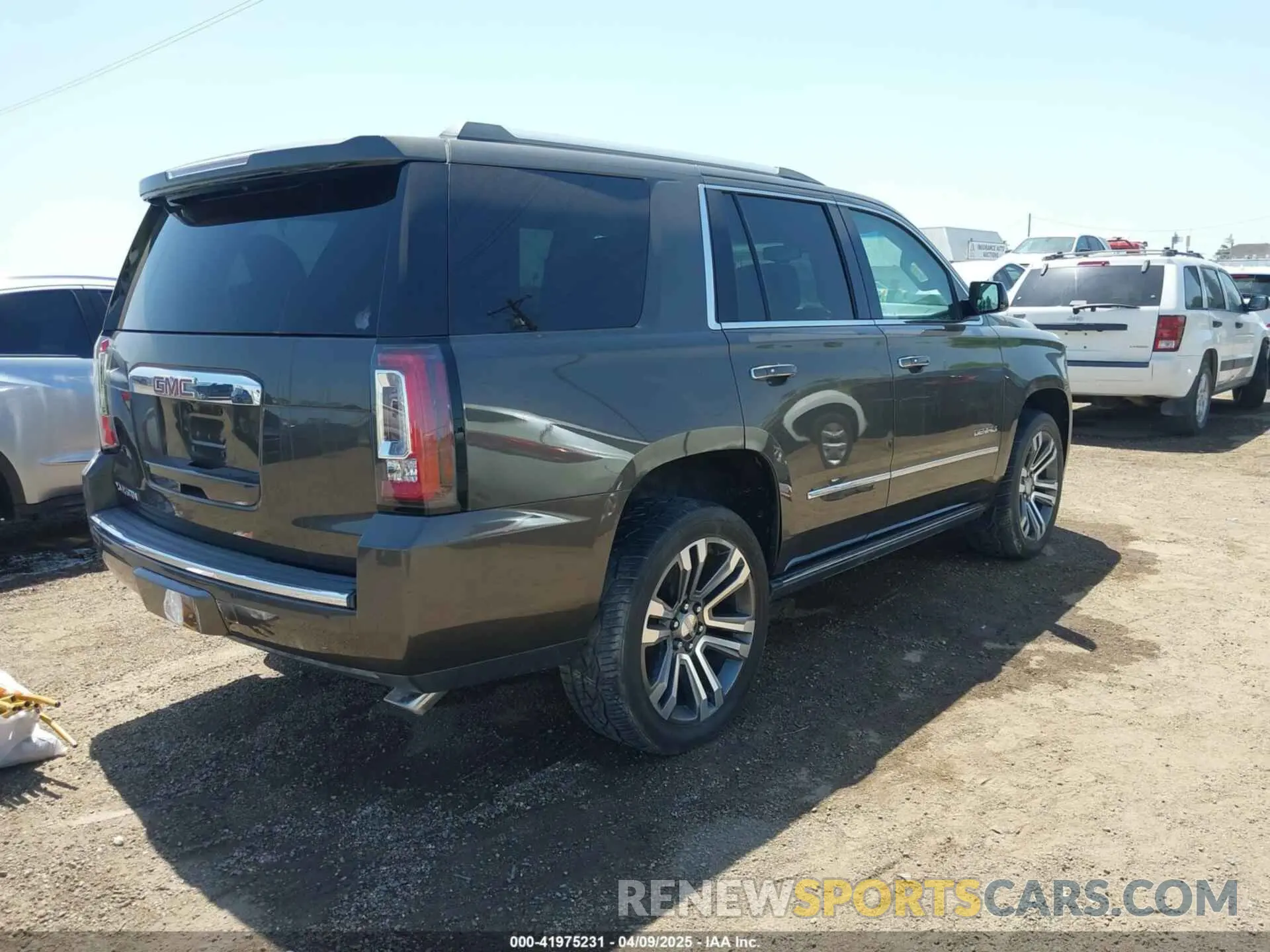 4 fotografías del automóvil dañado 1GKS1CKJ3KR387241 GMC YUKON 2019