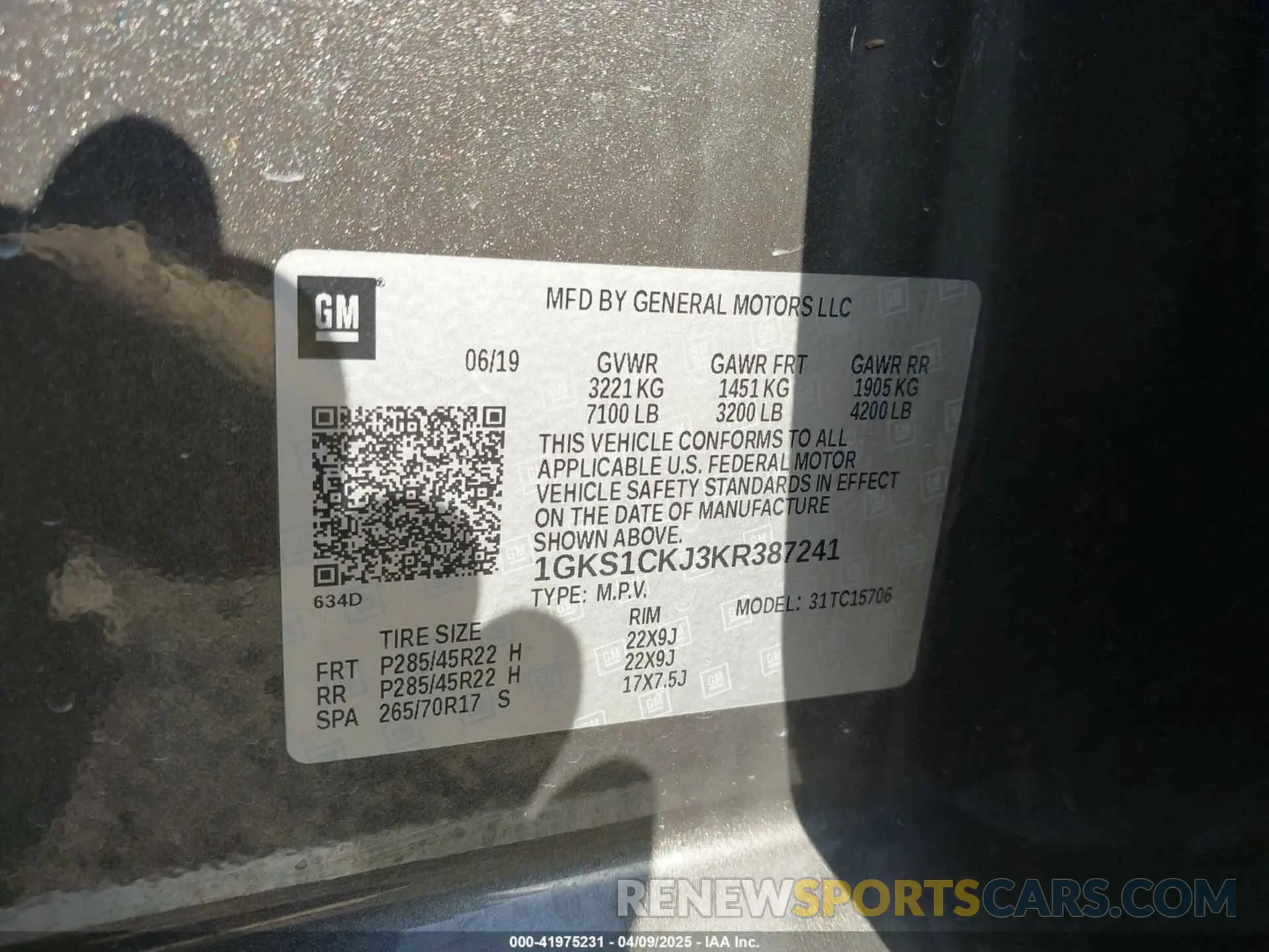 9 fotografías del automóvil dañado 1GKS1CKJ3KR387241 GMC YUKON 2019