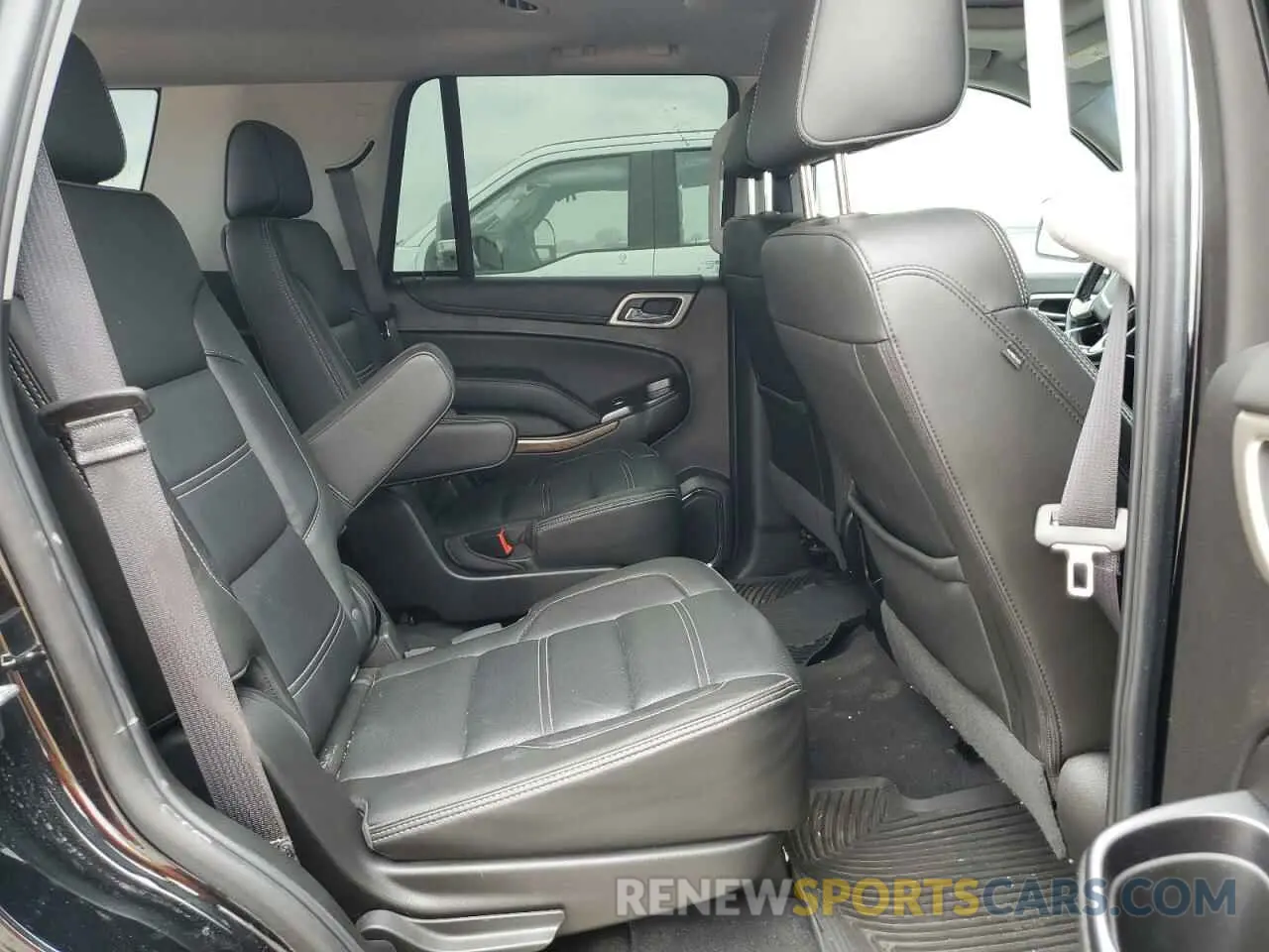 11 fotografías del automóvil dañado 1GKS1CKJ8KR349844 GMC YUKON 2019
