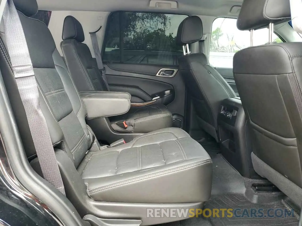 11 fotografías del automóvil dañado 1GKS1CKJ8KR376395 GMC YUKON 2019