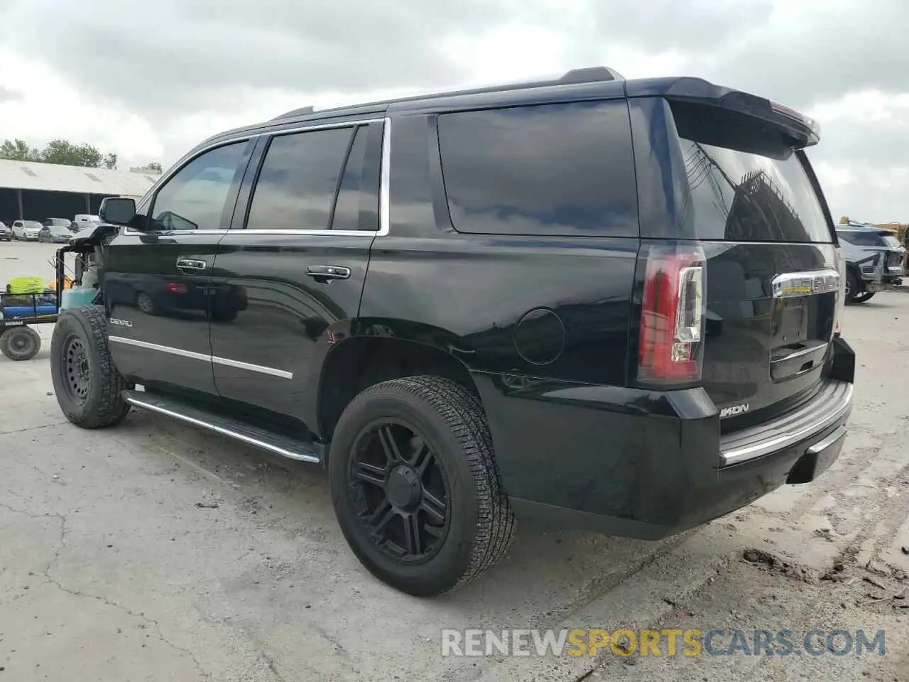 2 fotografías del automóvil dañado 1GKS1CKJ8KR376395 GMC YUKON 2019