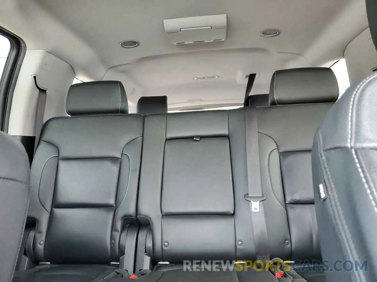 10 fotografías del automóvil dañado 1GKS1GKC8KR245444 GMC YUKON 2019