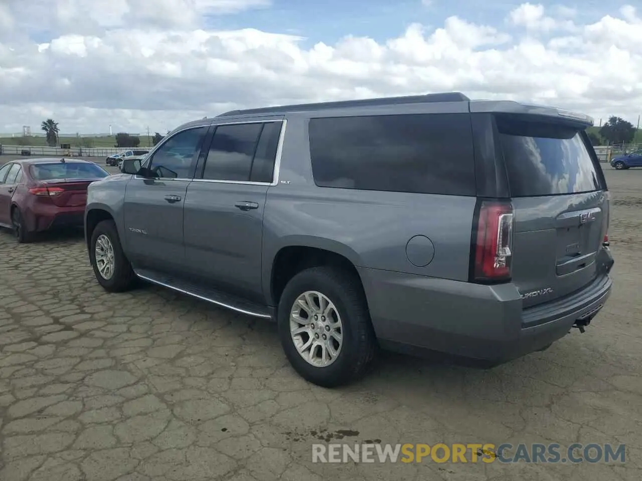 2 fotografías del automóvil dañado 1GKS1GKC9KR331054 GMC YUKON 2019