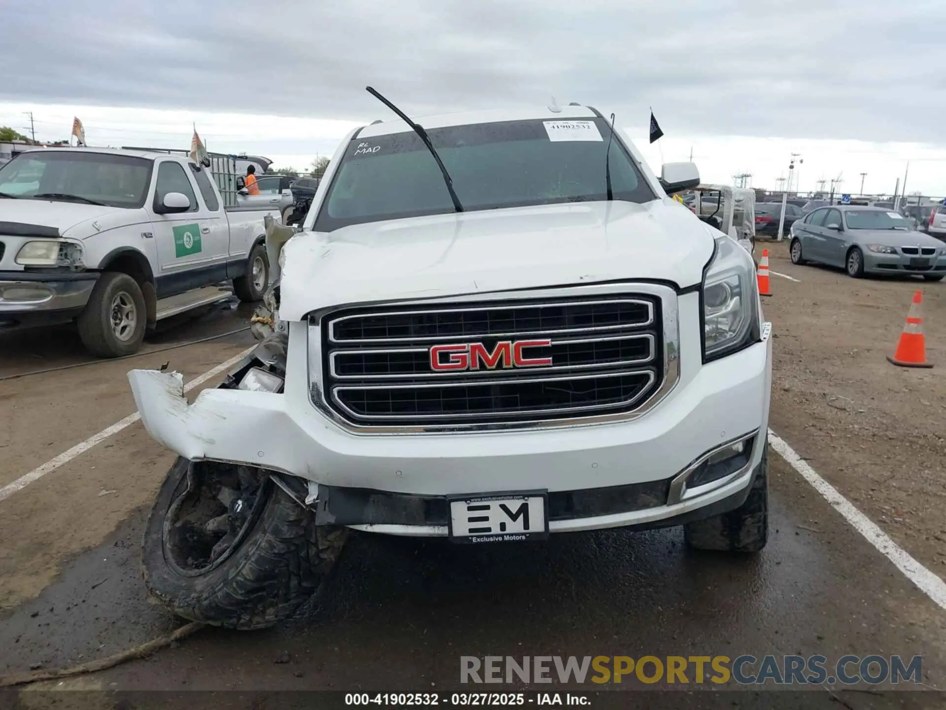 12 fotografías del automóvil dañado 1GKS2BKC1KR167766 GMC YUKON 2019