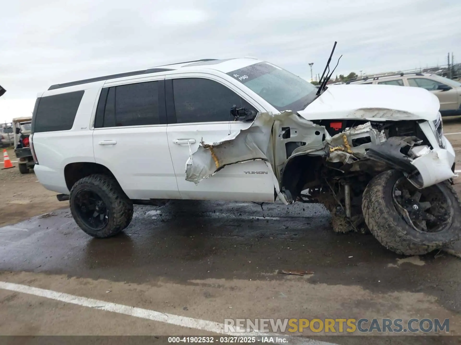 13 fotografías del automóvil dañado 1GKS2BKC1KR167766 GMC YUKON 2019