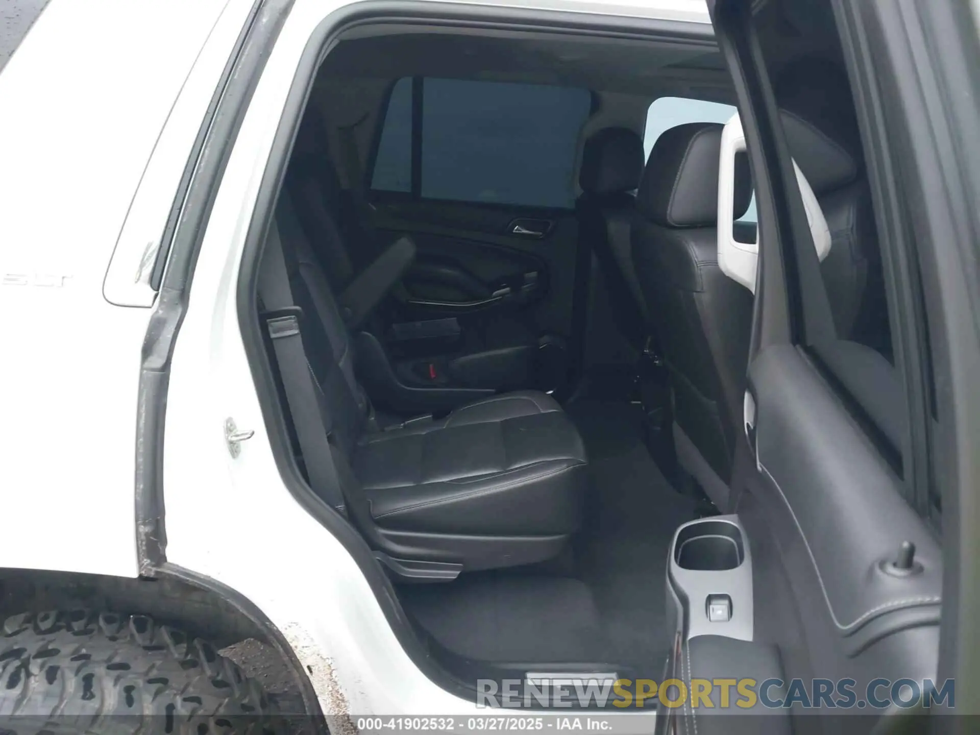 8 fotografías del automóvil dañado 1GKS2BKC1KR167766 GMC YUKON 2019