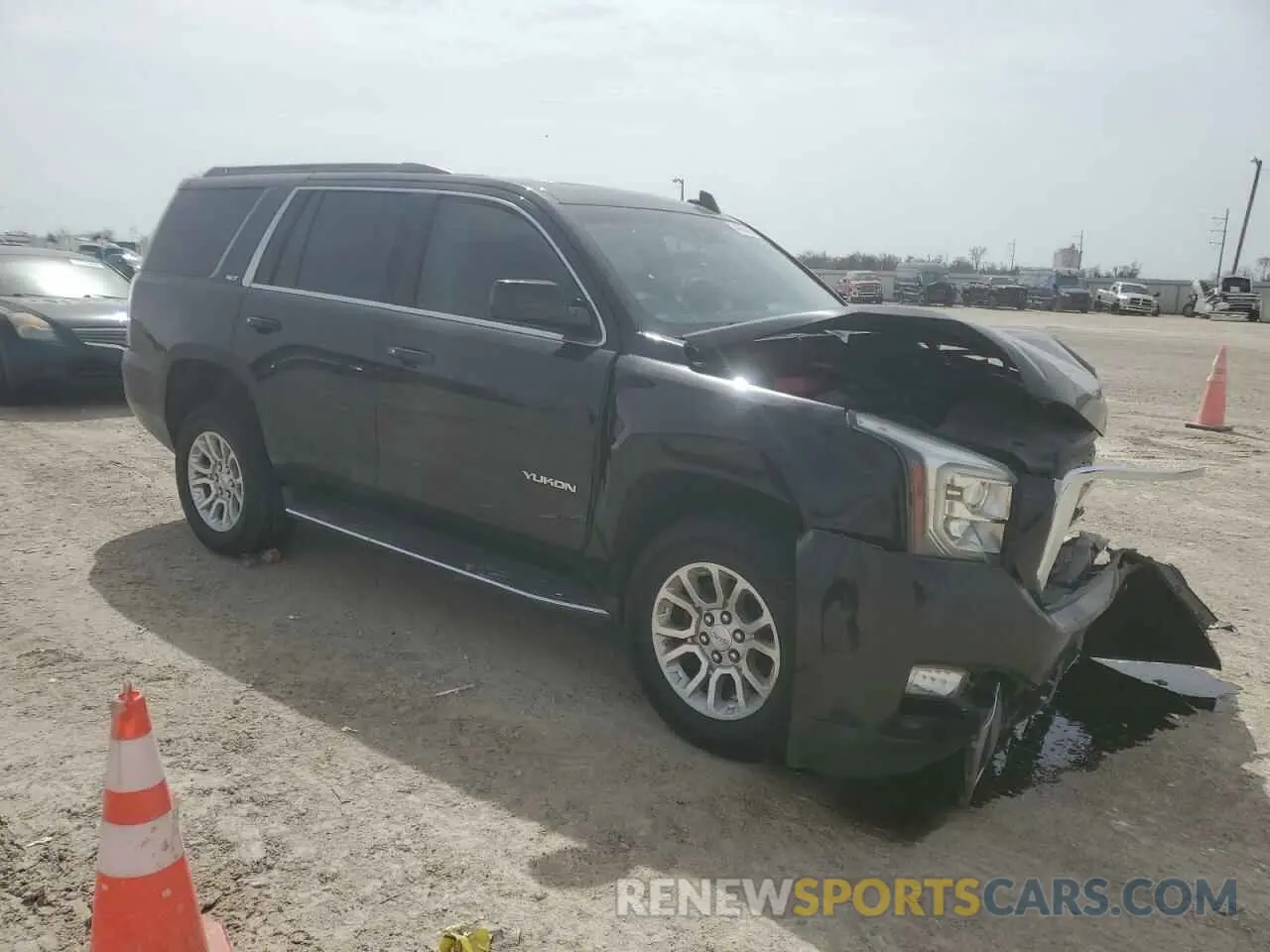 4 fotografías del automóvil dañado 1GKS2BKC5KR166412 GMC YUKON 2019