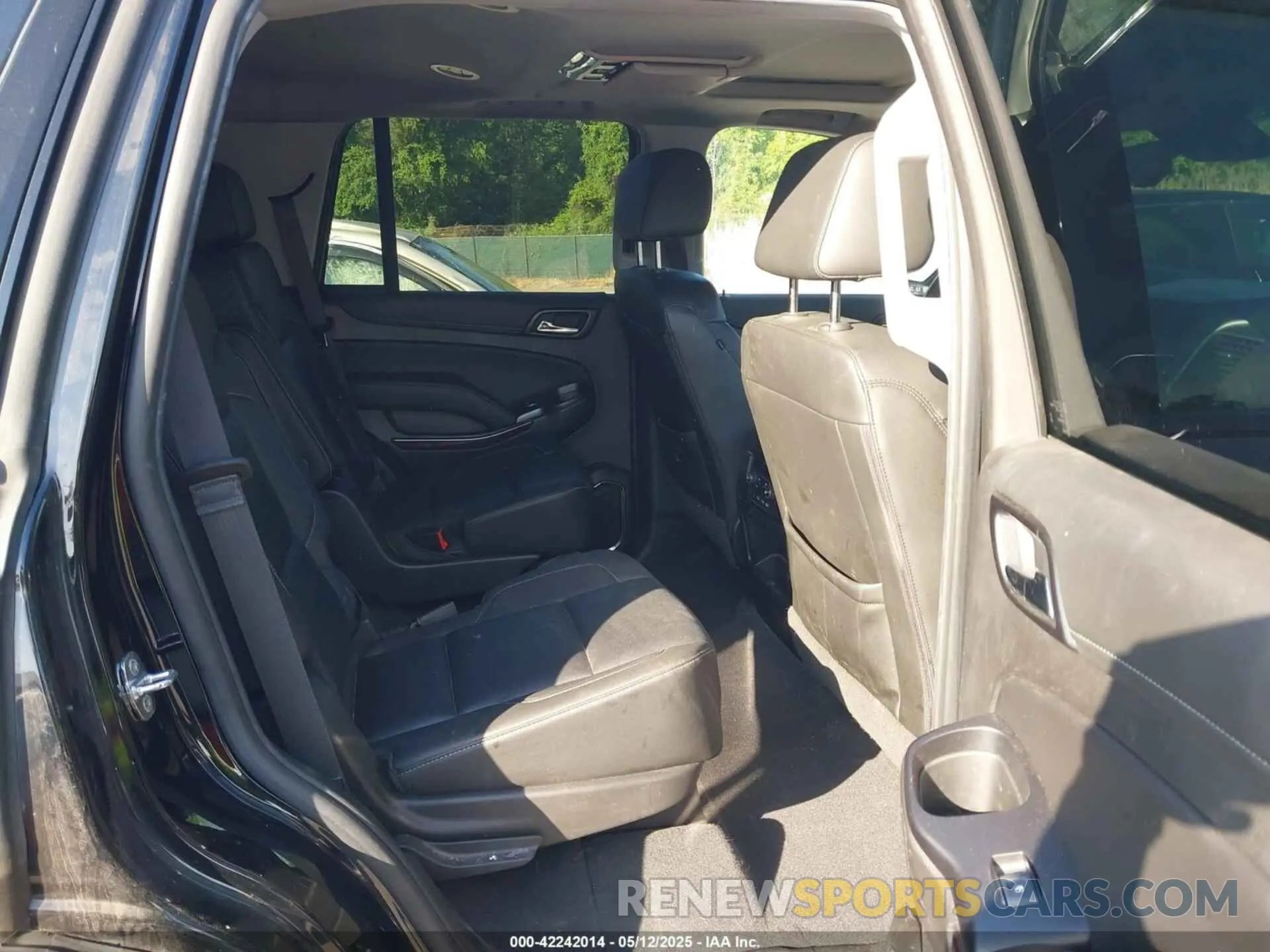 8 fotografías del automóvil dañado 1GKS2BKJ1KR208508 GMC YUKON 2019