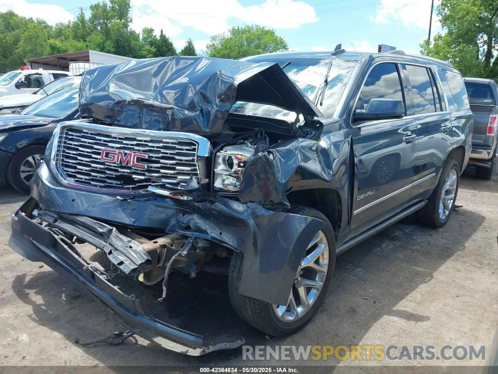 2 fotografías del automóvil dañado 1GKS2CKJ0KR186815 GMC YUKON 2019