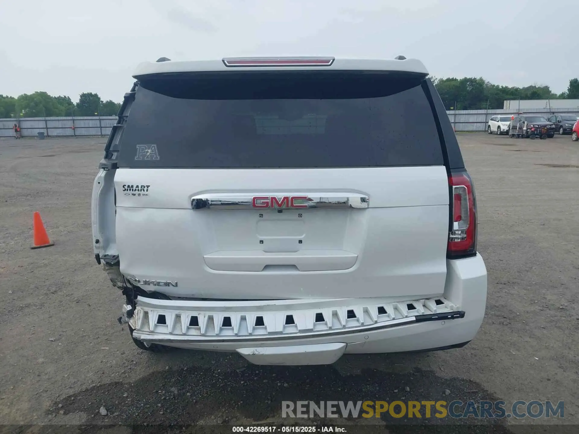17 fotografías del automóvil dañado 1GKS2CKJ8KR355981 GMC YUKON 2019