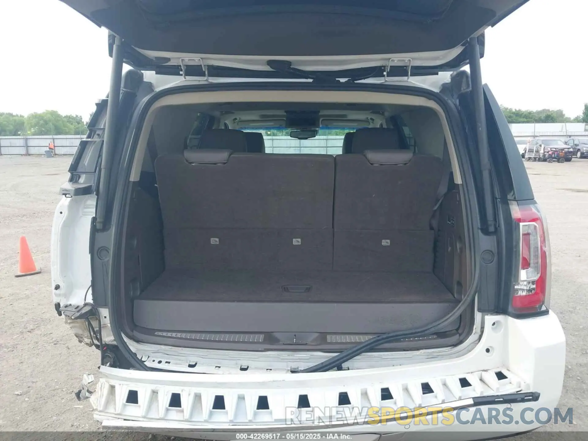 18 fotografías del automóvil dañado 1GKS2CKJ8KR355981 GMC YUKON 2019