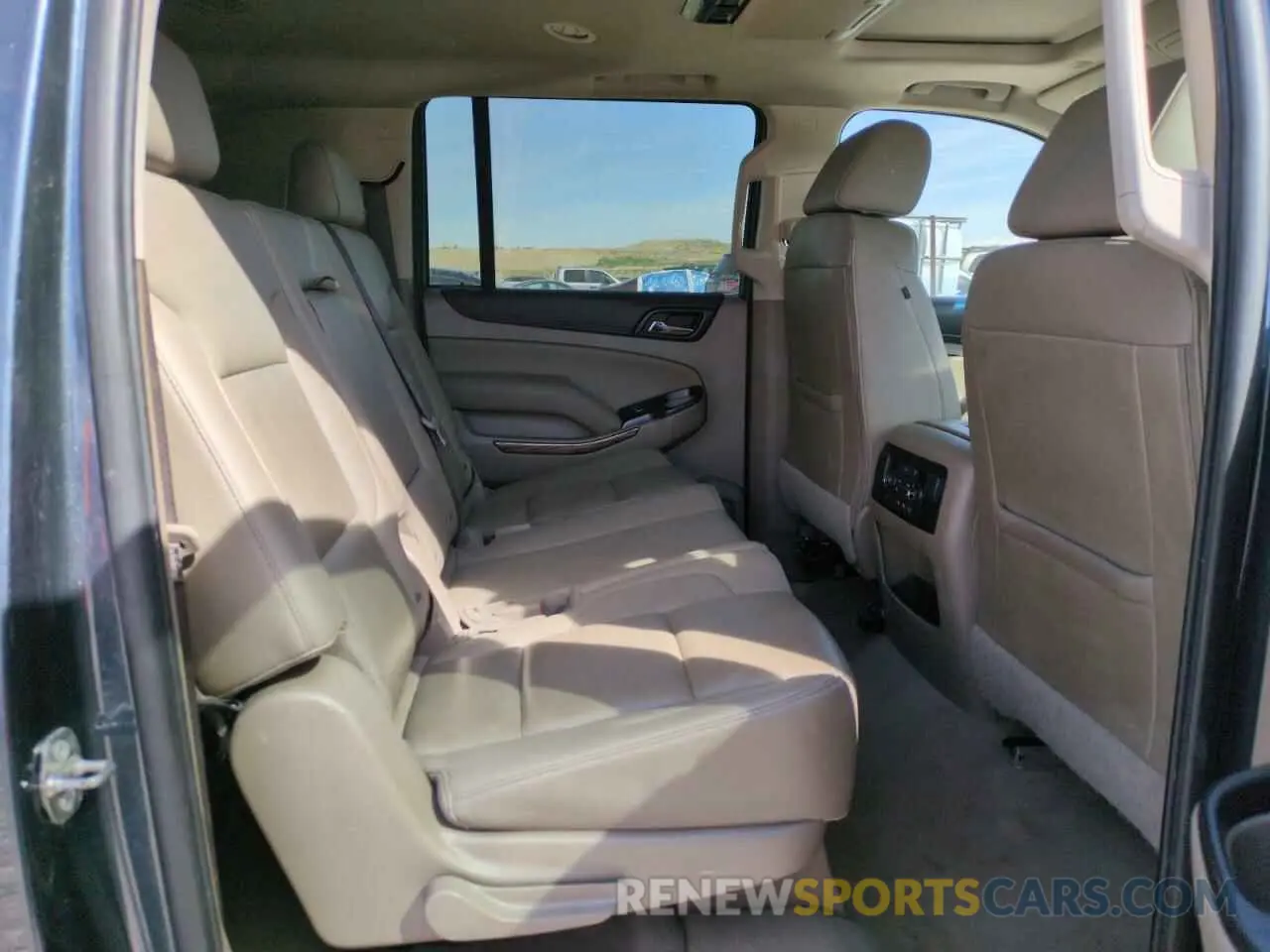 10 fotografías del automóvil dañado 1GKS2GKC4KR302722 GMC YUKON 2019