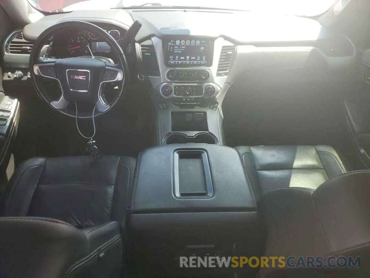 8 fotografías del automóvil dañado 1GKS2GKC5KR303605 GMC YUKON 2019
