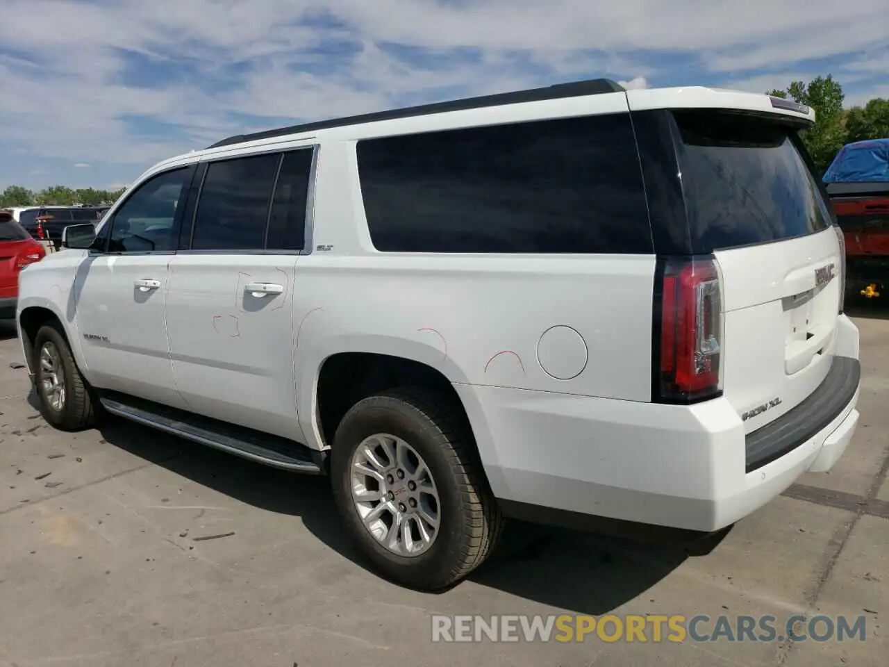 2 fotografías del automóvil dañado 1GKS2GKC5KR362816 GMC YUKON 2019
