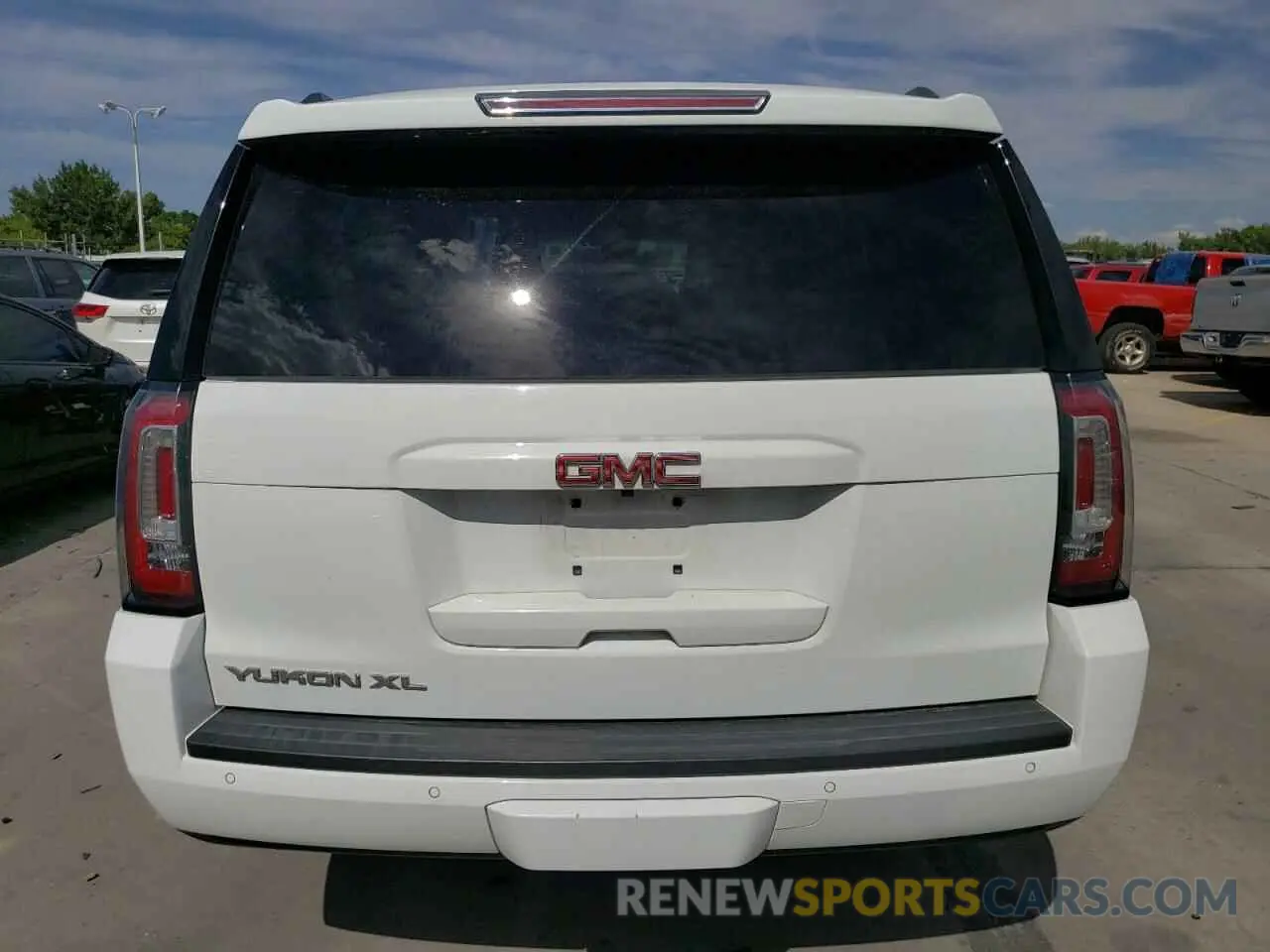 6 fotografías del automóvil dañado 1GKS2GKC5KR362816 GMC YUKON 2019