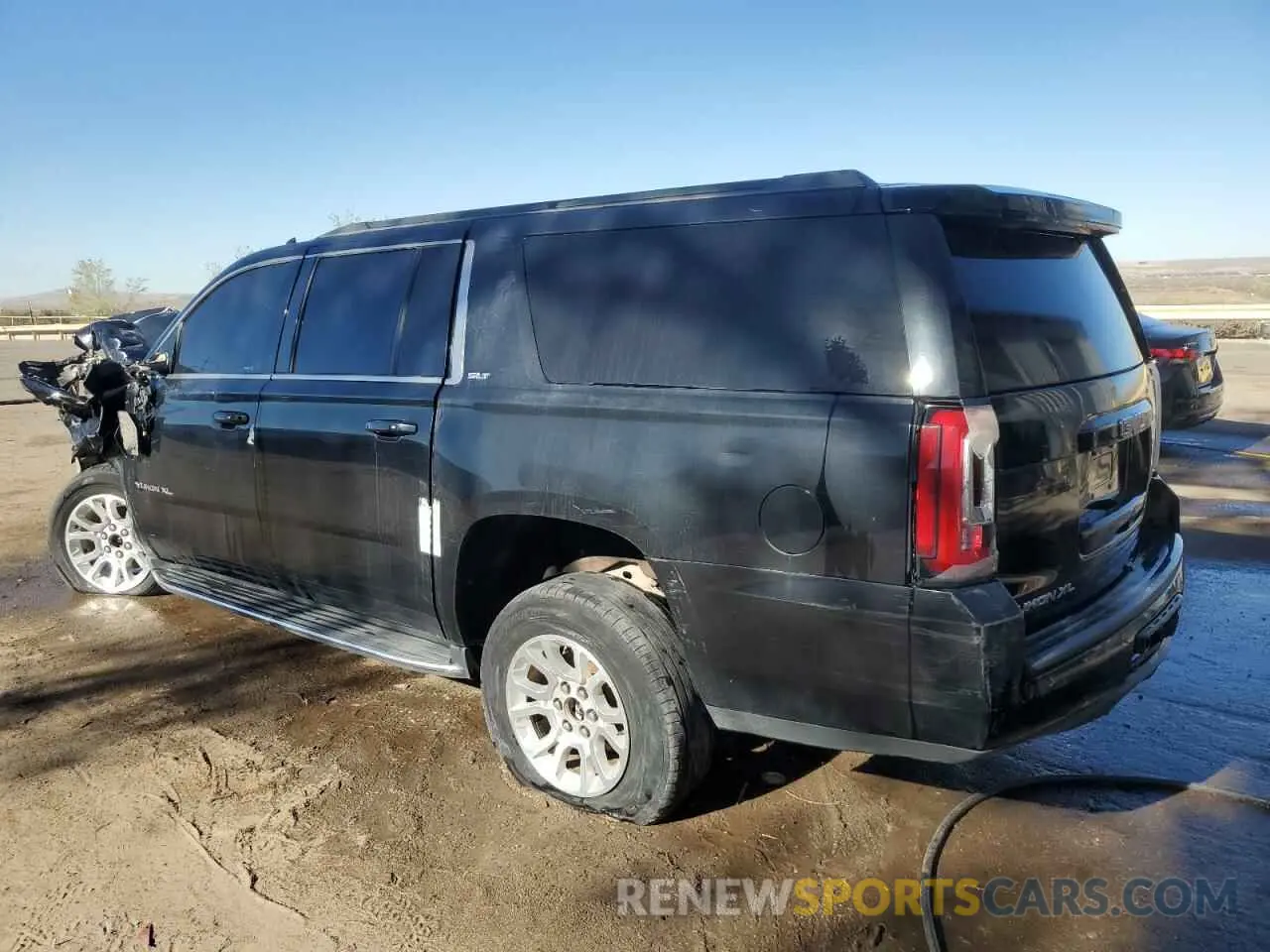 2 fotografías del automóvil dañado 1GKS2GKCXKR234894 GMC YUKON 2019