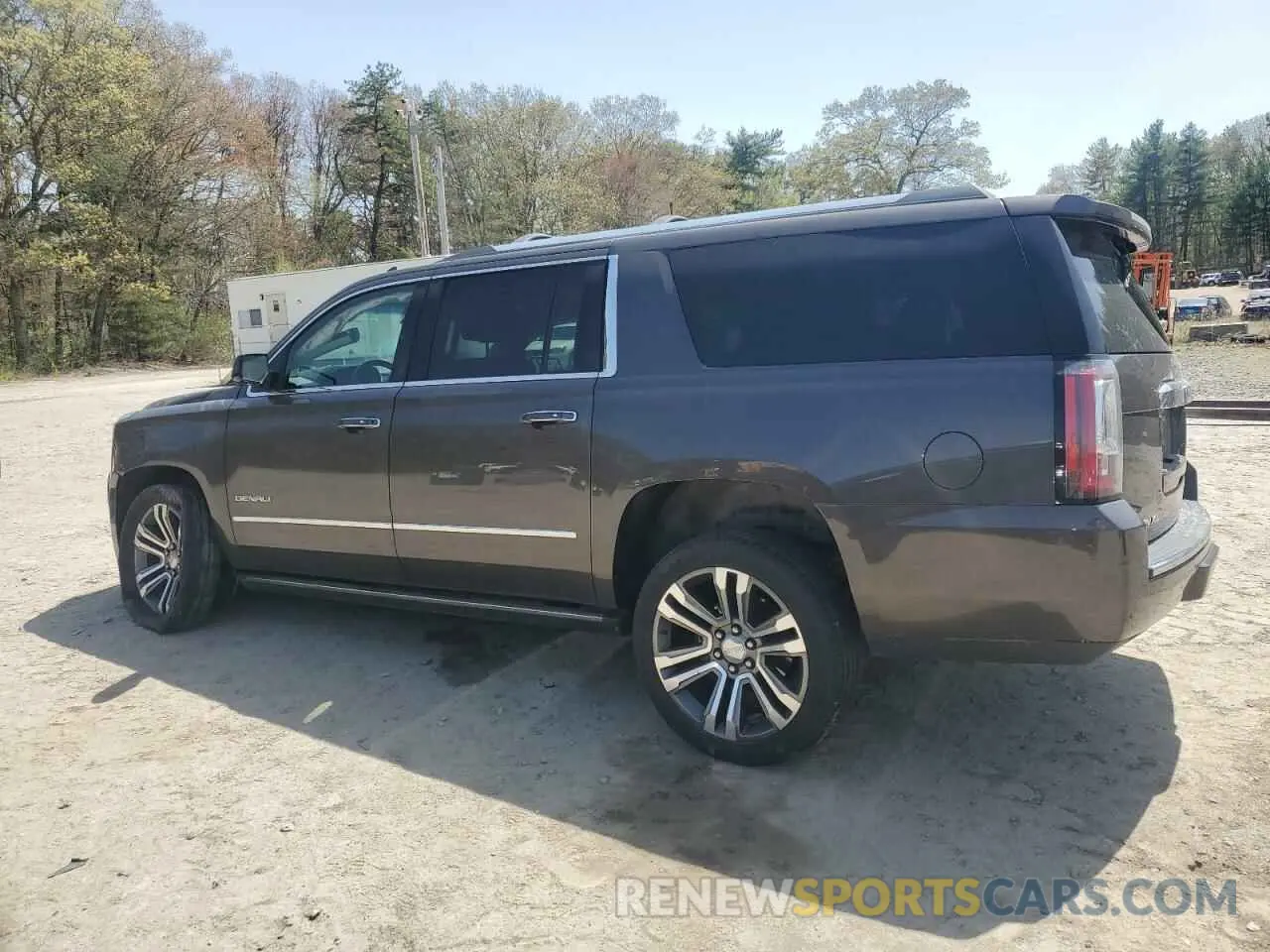 2 fotografías del automóvil dañado 1GKS2HKJ1KR208382 GMC YUKON 2019