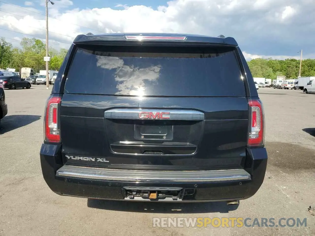 6 fotografías del automóvil dañado 1GKS2HKJ5KR114327 GMC YUKON 2019