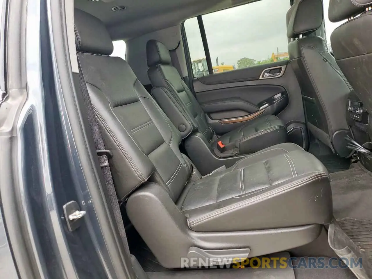 11 fotografías del automóvil dañado 1GKS2HKJ6KR304587 GMC YUKON 2019