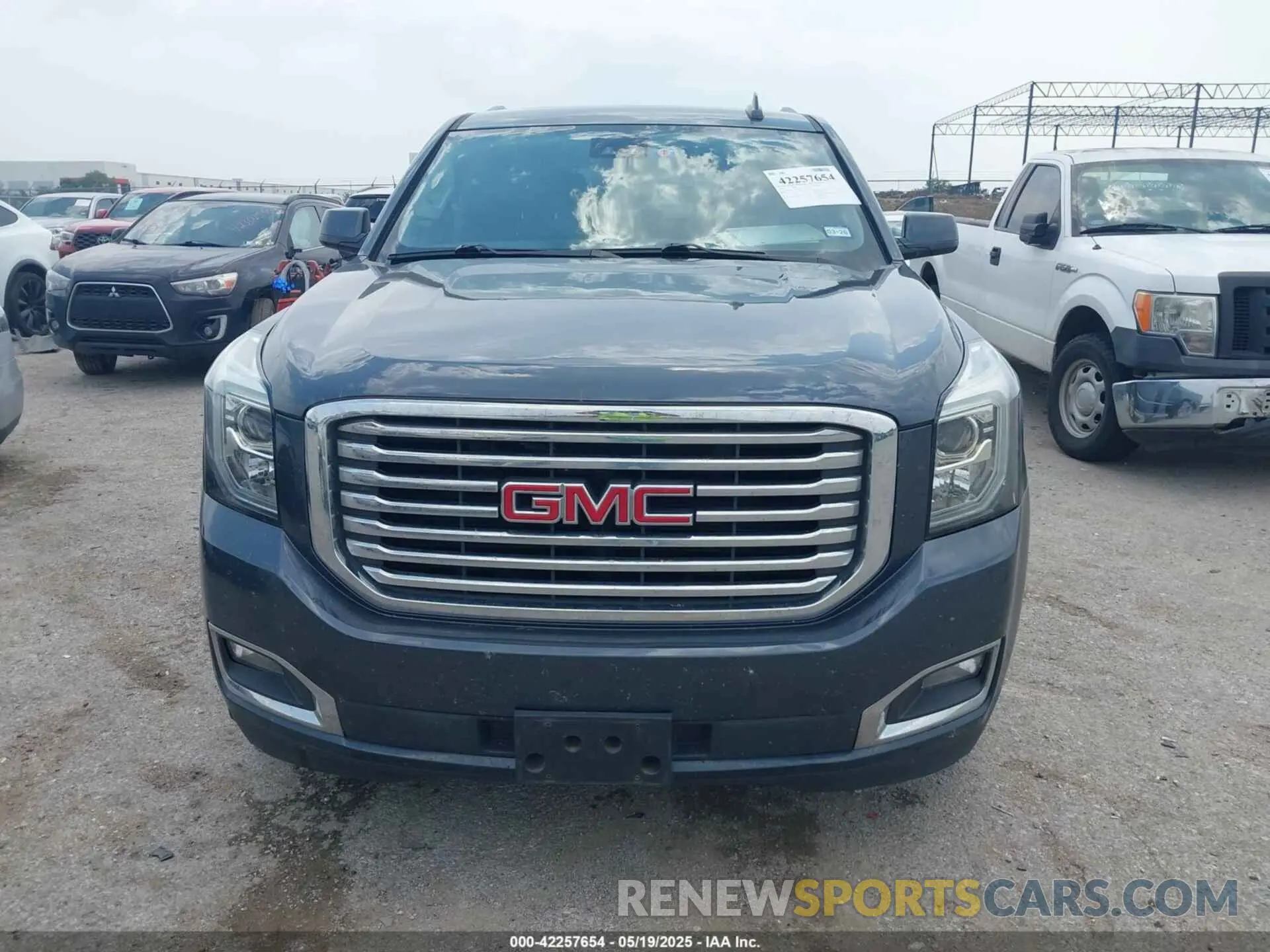 12 fotografías del automóvil dañado 1GKS1BKC3LR170298 GMC YUKON 2020