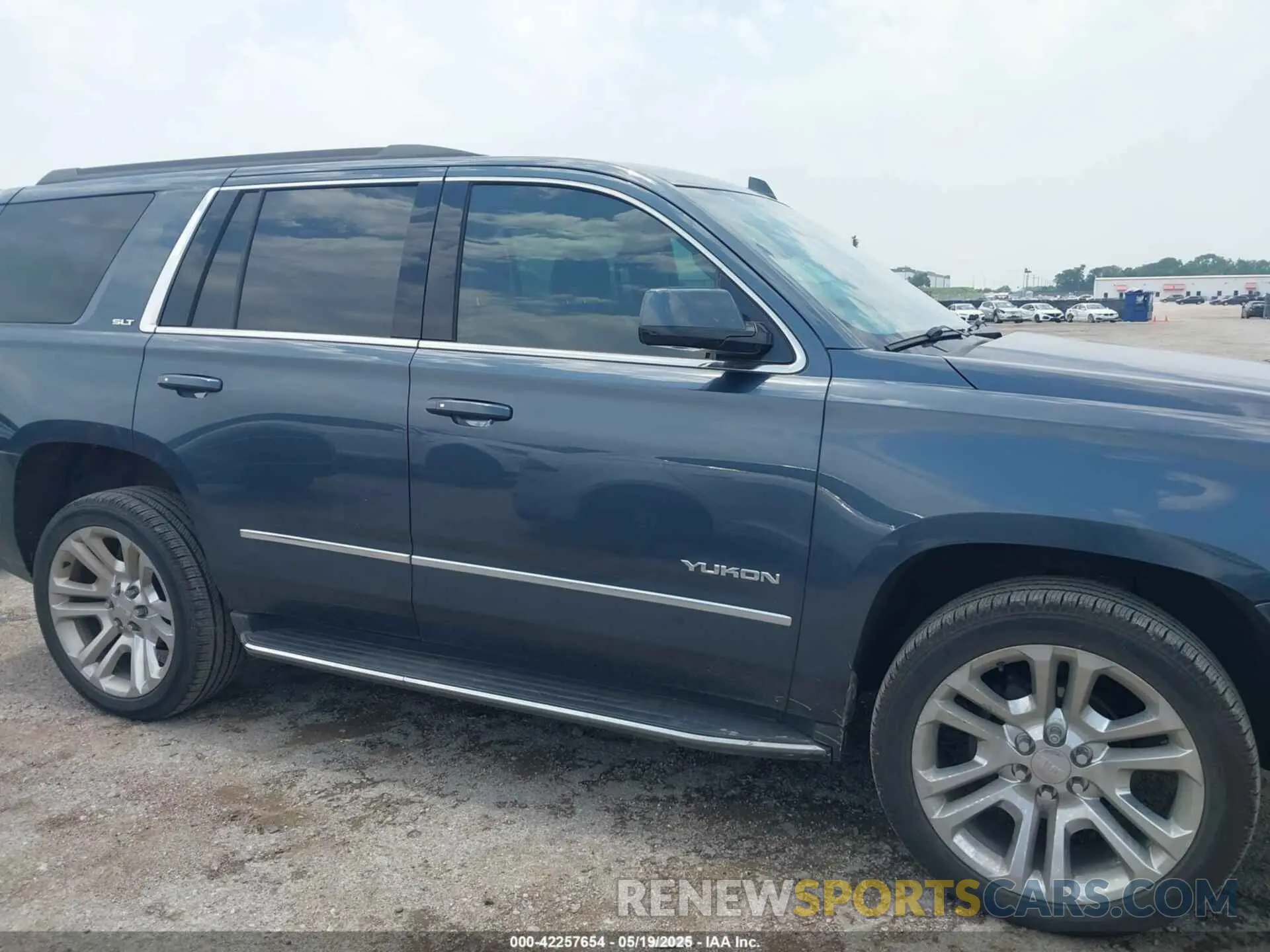 13 fotografías del automóvil dañado 1GKS1BKC3LR170298 GMC YUKON 2020