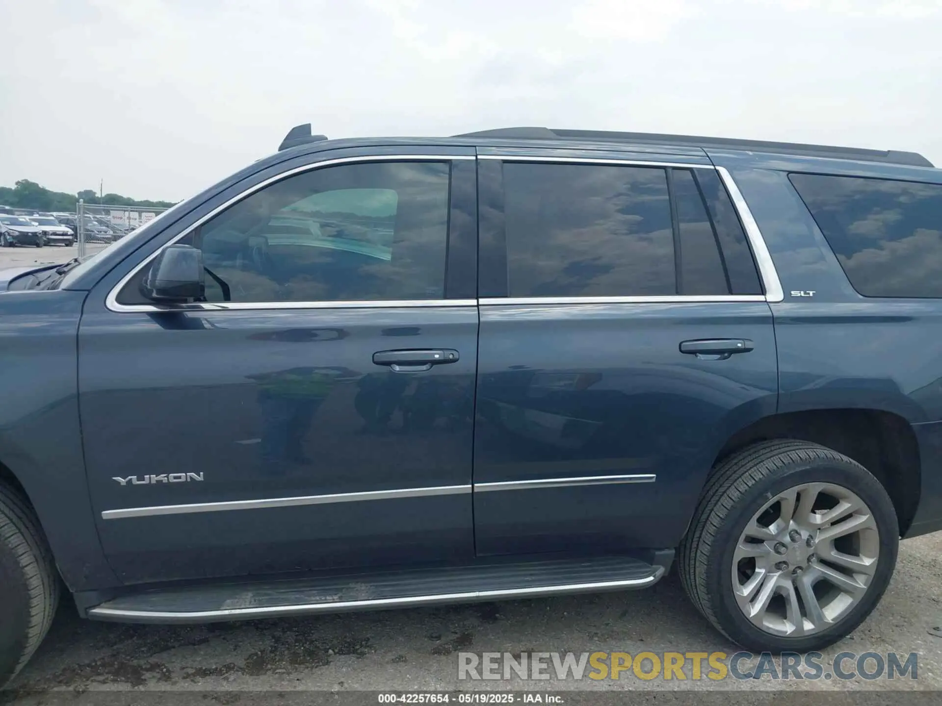 14 fotografías del automóvil dañado 1GKS1BKC3LR170298 GMC YUKON 2020