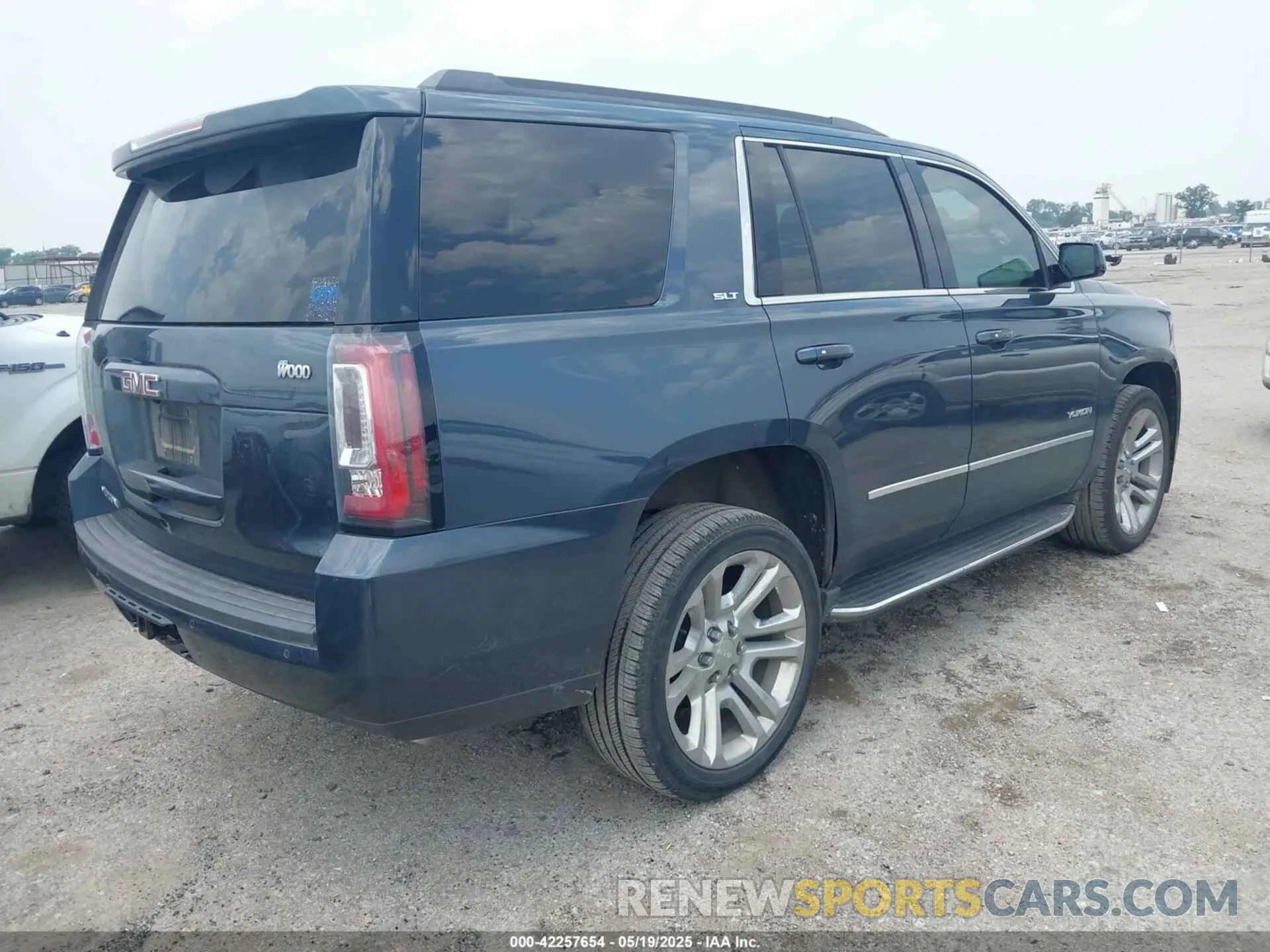 4 fotografías del automóvil dañado 1GKS1BKC3LR170298 GMC YUKON 2020