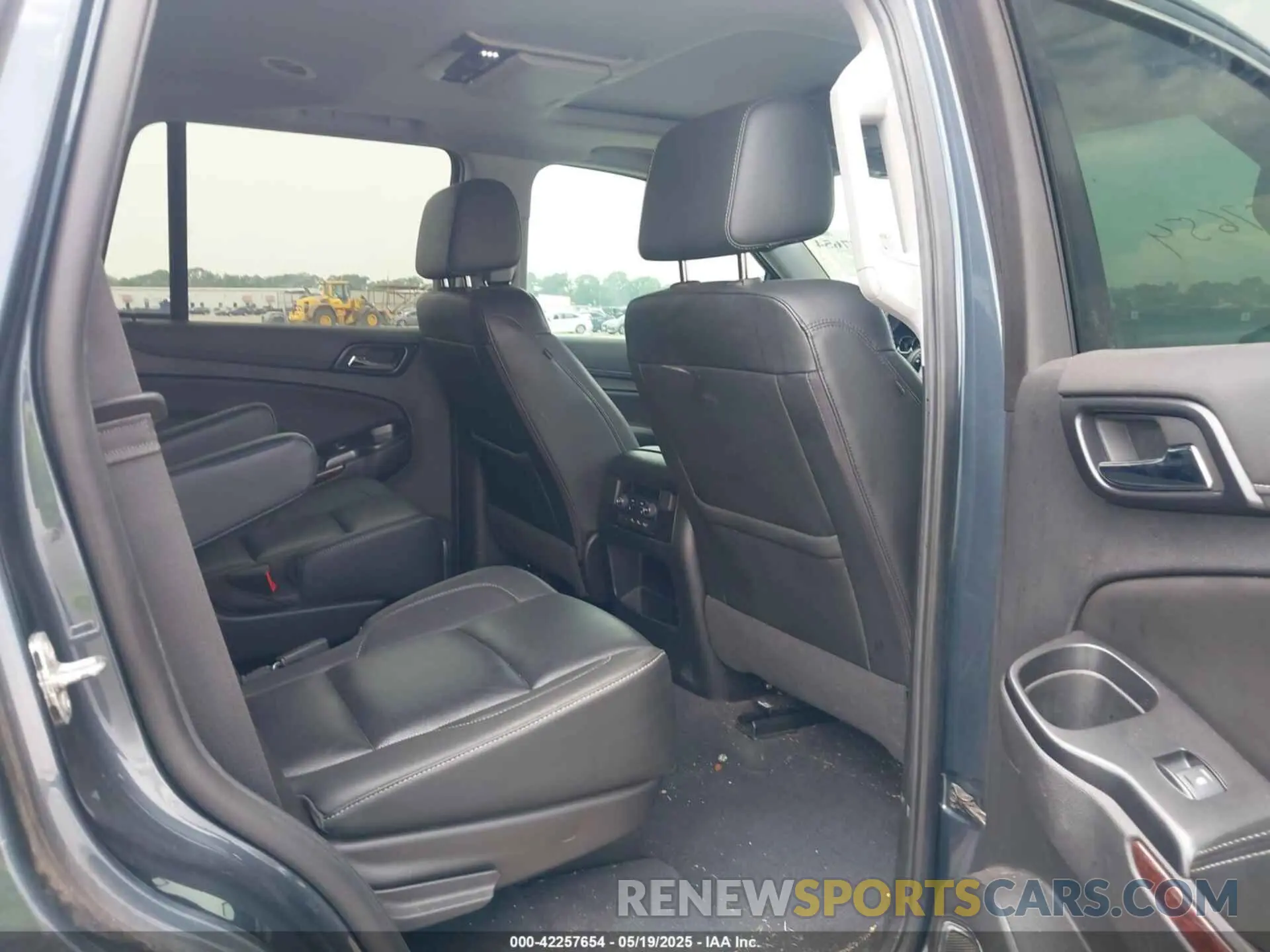 8 fotografías del automóvil dañado 1GKS1BKC3LR170298 GMC YUKON 2020