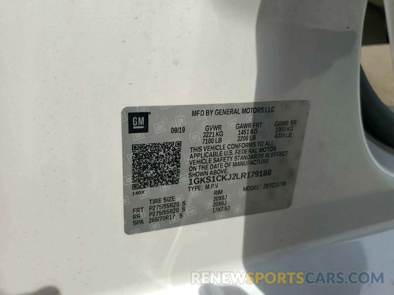 13 fotografías del automóvil dañado 1GKS1CKJ2LR179188 GMC YUKON 2020