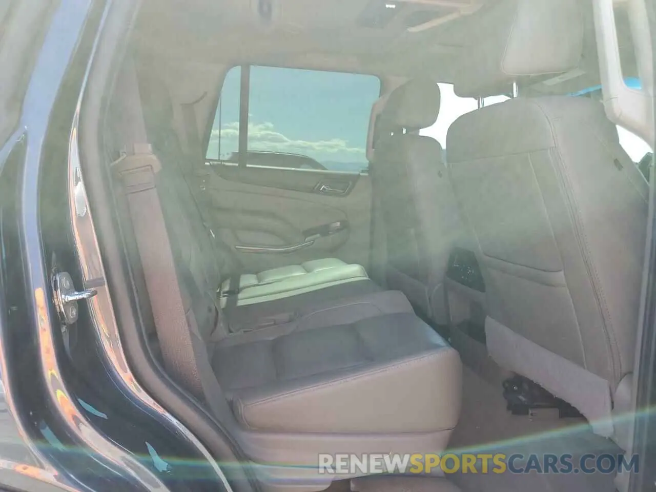 11 fotografías del automóvil dañado 1GKS2BKC2LR204423 GMC YUKON 2020