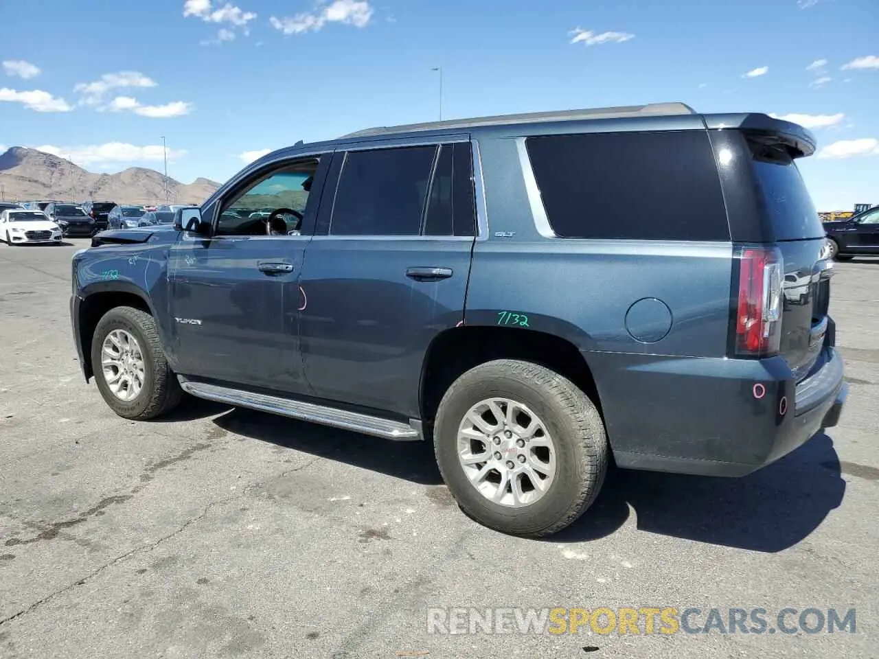 2 fotografías del automóvil dañado 1GKS2BKC2LR204423 GMC YUKON 2020