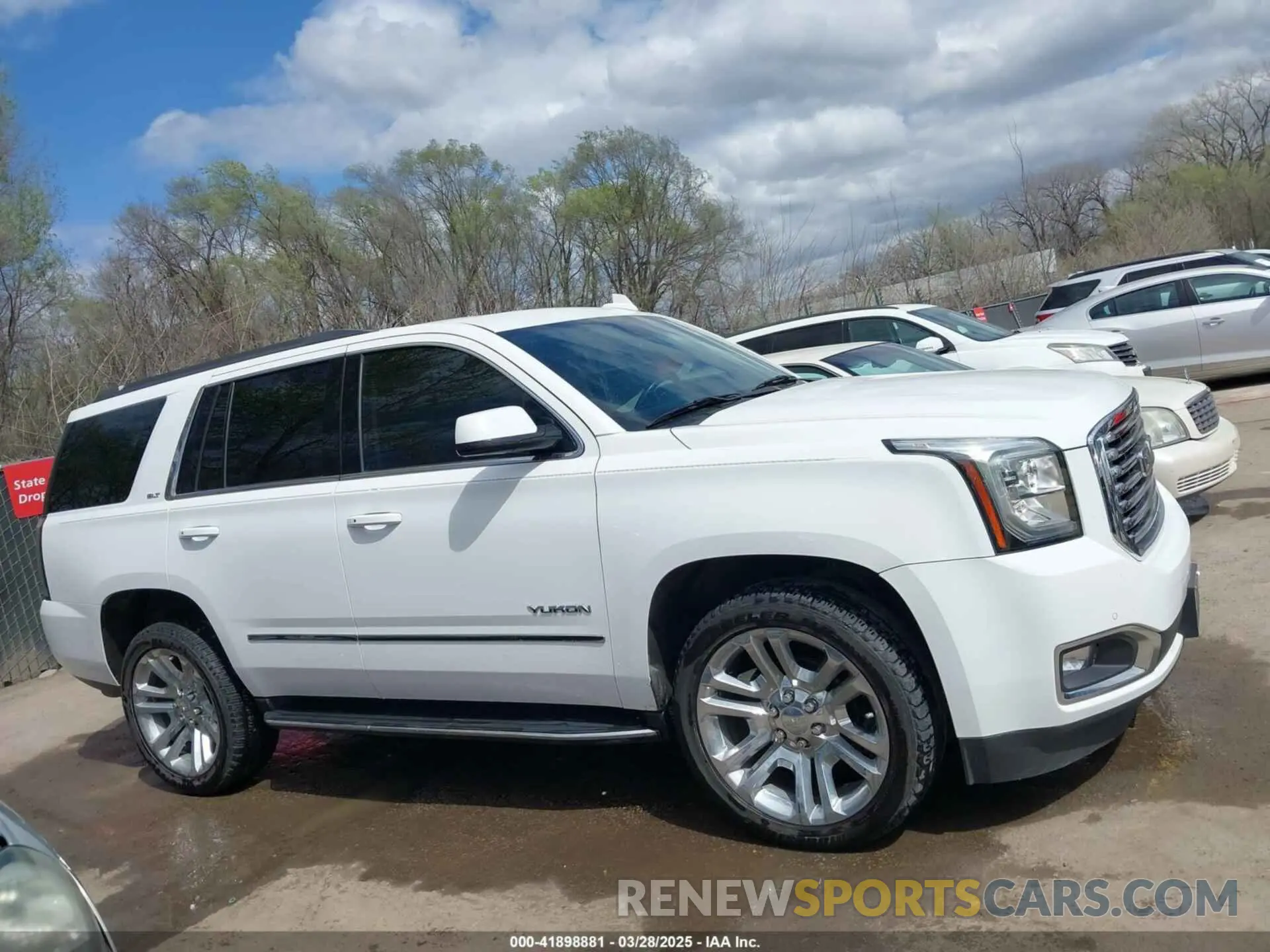 13 fotografías del automóvil dañado 1GKS2BKC7LR289730 GMC YUKON 2020