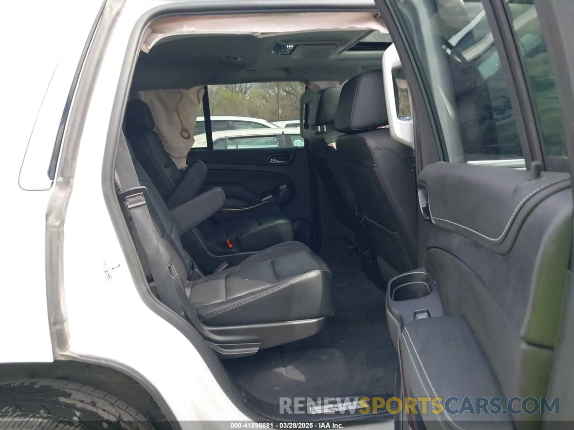 8 fotografías del automóvil dañado 1GKS2BKC7LR289730 GMC YUKON 2020