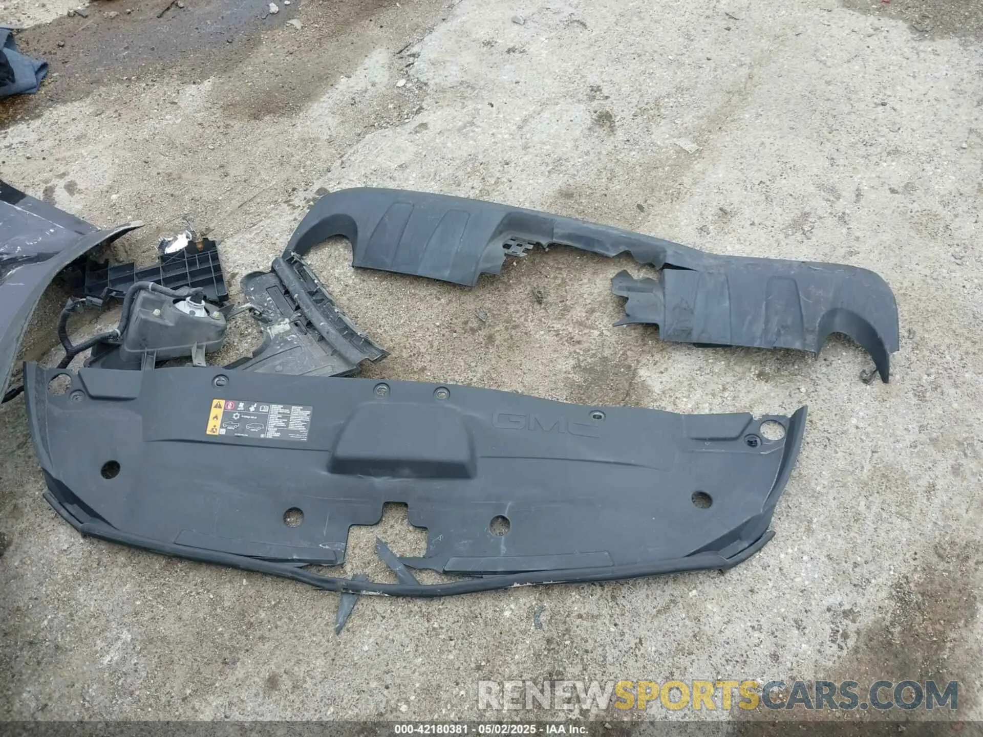 12 fotografías del automóvil dañado 1GKS2CKJ4LR137778 GMC YUKON 2020
