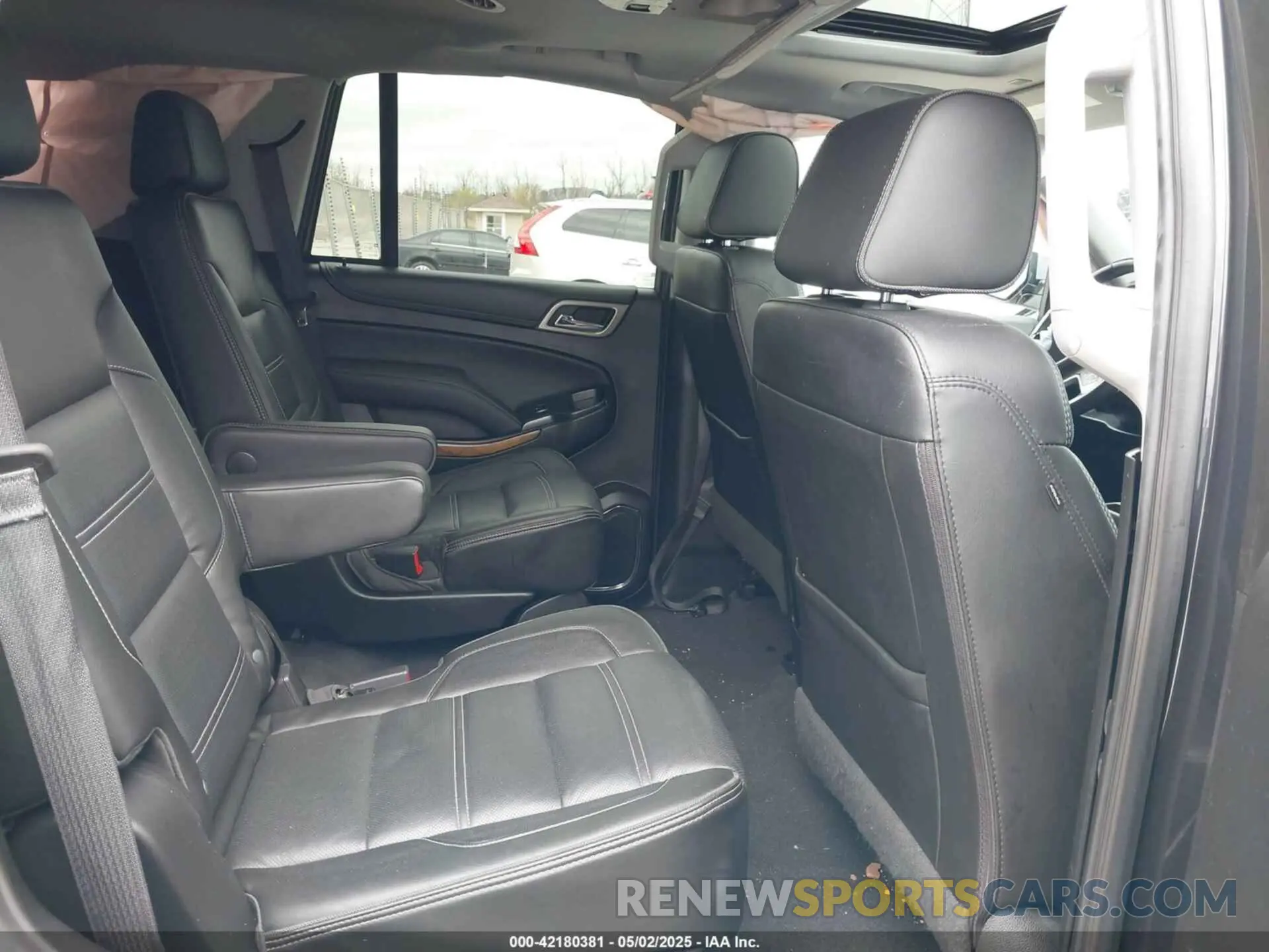 8 fotografías del automóvil dañado 1GKS2CKJ4LR137778 GMC YUKON 2020