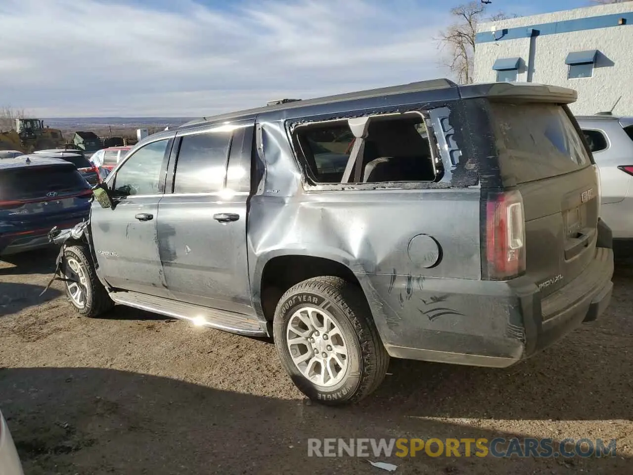 2 fotografías del automóvil dañado 1GKS2GKC9LR134559 GMC YUKON 2020