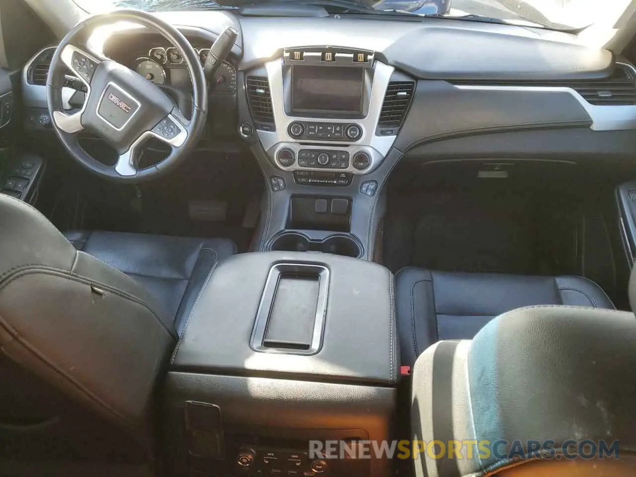 8 fotografías del automóvil dañado 1GKS2GKC9LR134559 GMC YUKON 2020